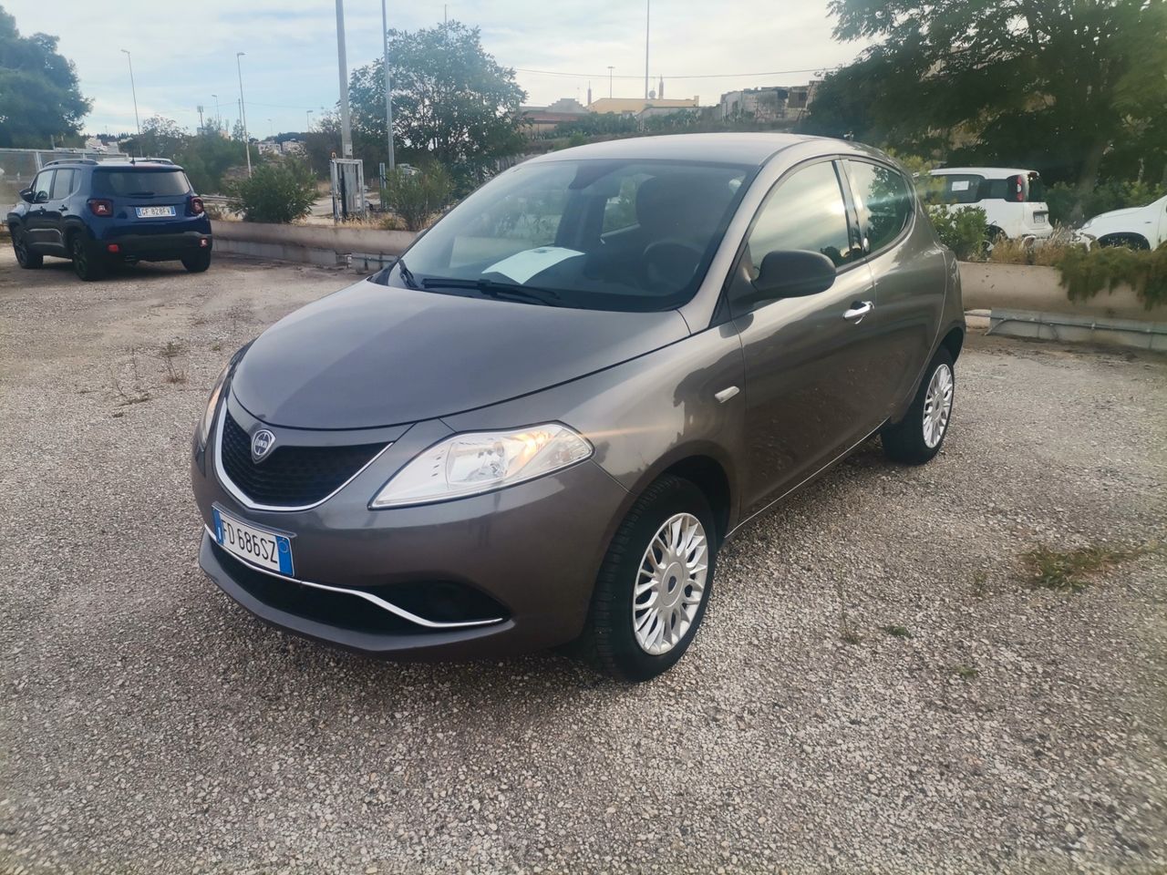 Lancia Ypsilon 0.9 TwinAir 85 CV 5 porte Metano Ecochic Silver