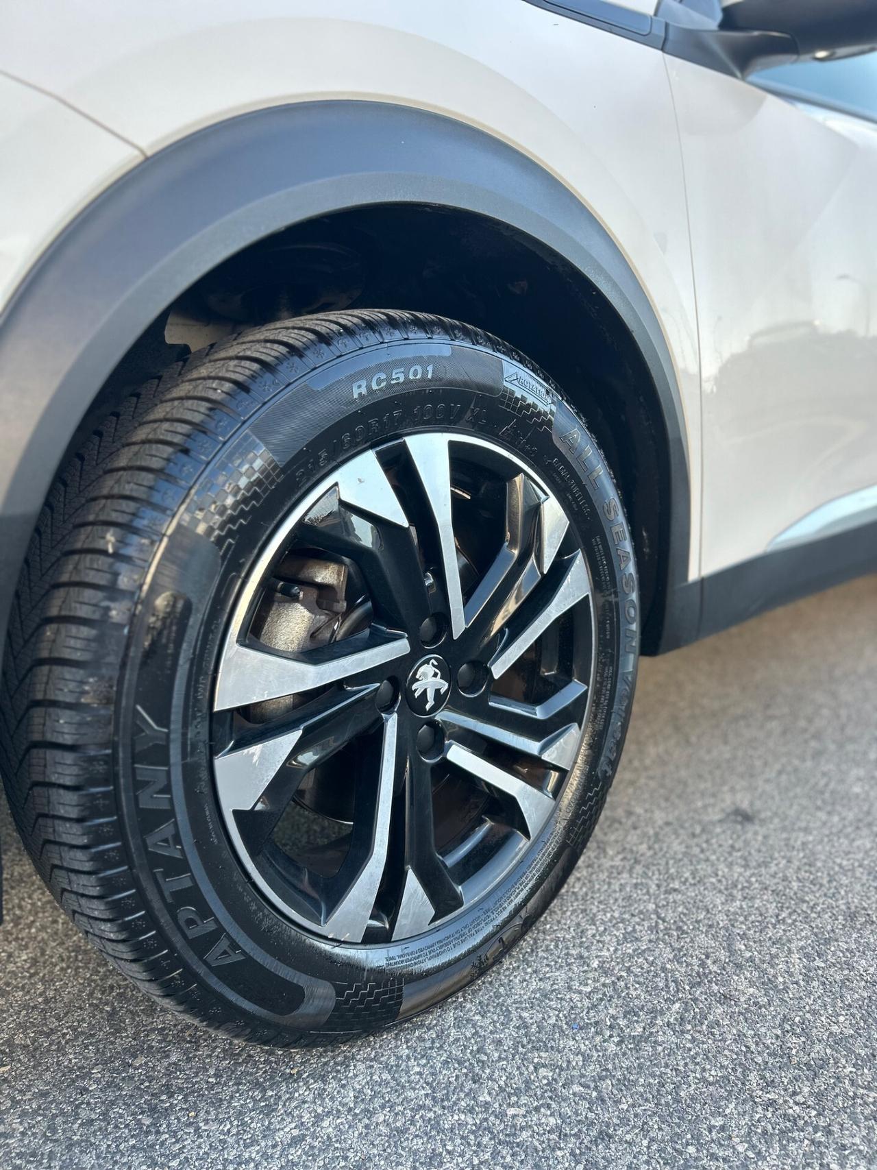 Peugeot 2008 Hdi 130 EAT8 Allure Navi Pack