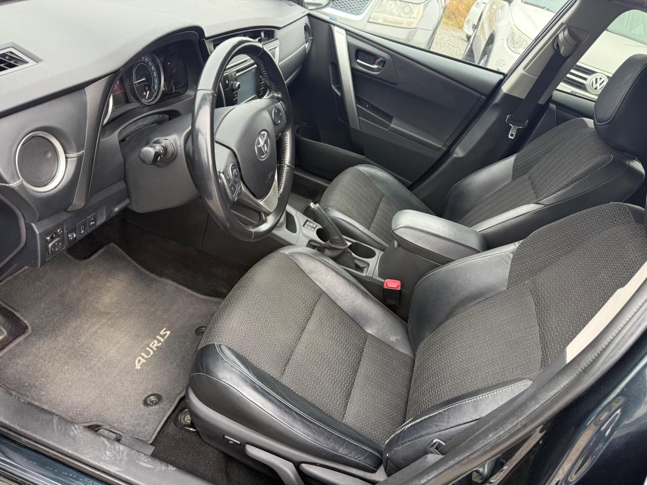 Toyota Auris Touring Sports 1.8 Hybrid Business Pack