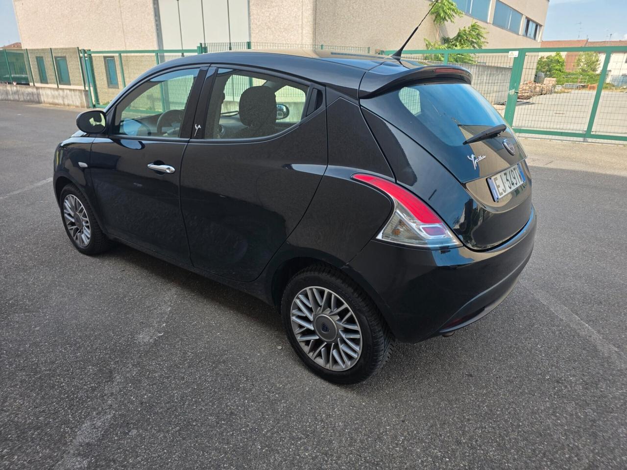Lancia Ypsilon 1.3 MJT 16V 95 CV 5 porte S&S Silver