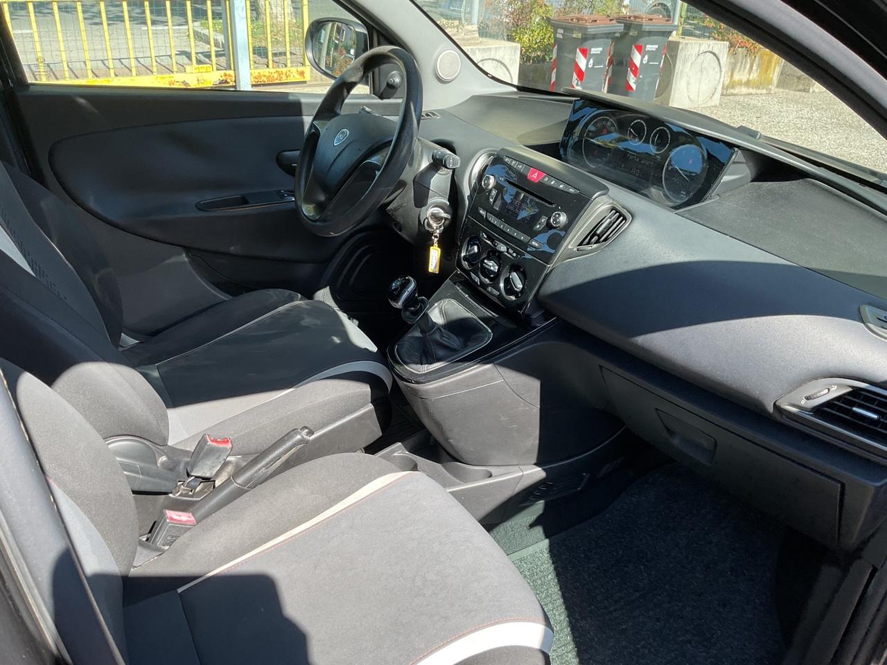 Lancia Ypsilon 1.2 5porte GPL Ecochic Gold OK NEOPATENTATI