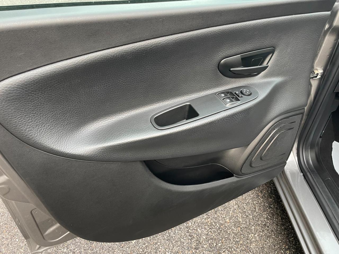 Lancia Ypsilon 1.0 FireFly 70cv 5 porte Hybrid Gold