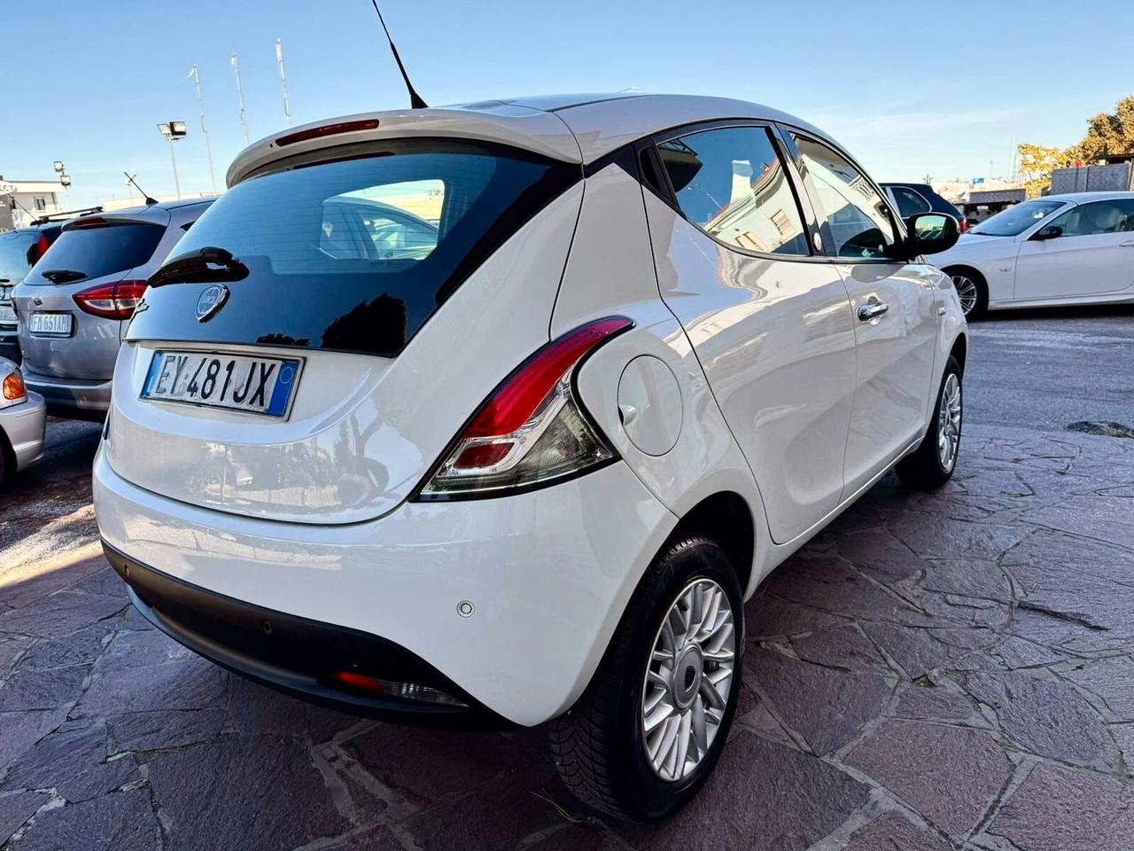 Lancia Ypsilon 0.9 TwinAir 85 CV 5 porte Metano Ecochic Gold