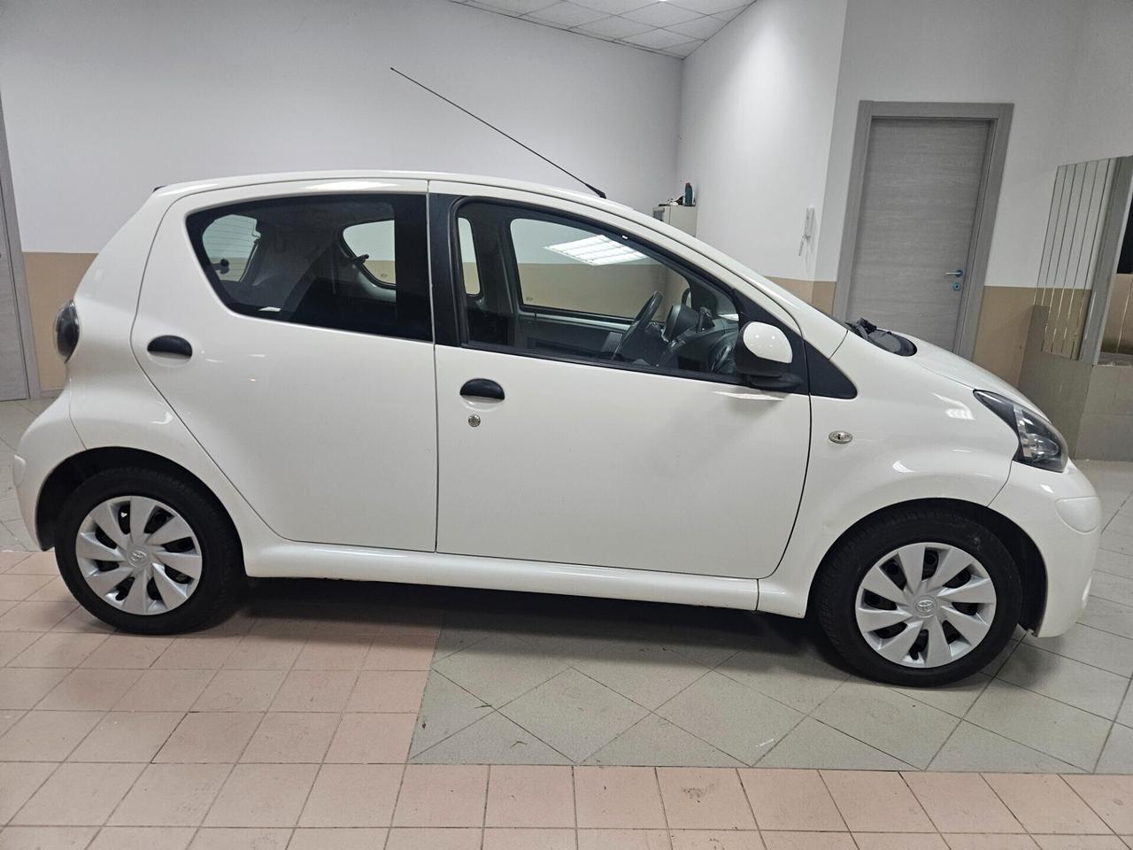 Toyota Aygo 1.0 12V VVT-i 5 porte Cool Soda Connect