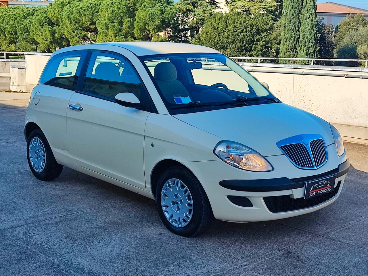 Lancia Ypsilon 1.2 16V Oro