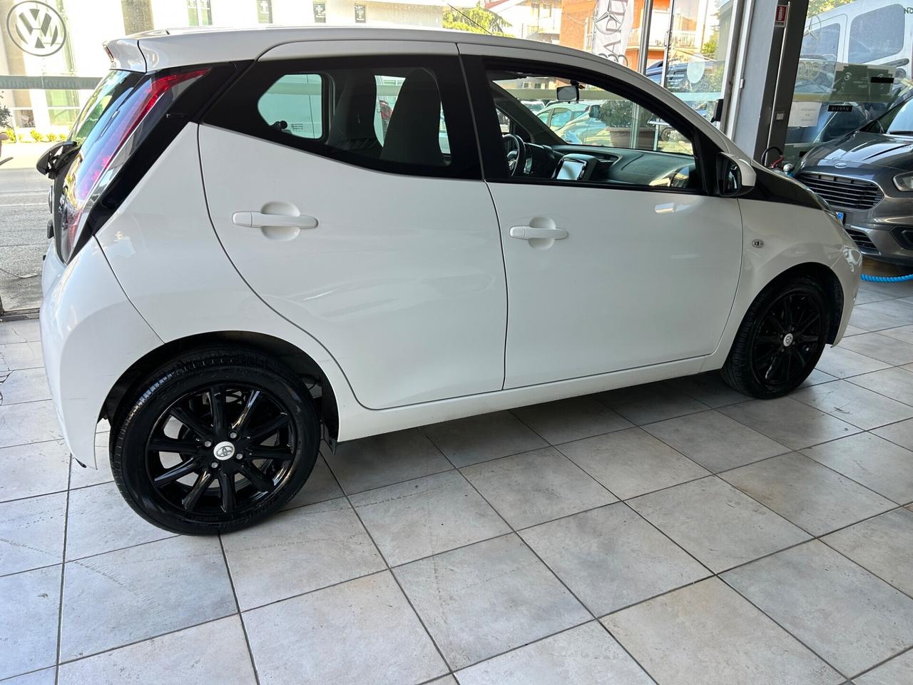 Toyota Aygo 1.0 VVT-i 69 CV 5 porte Cambio AUTOM.