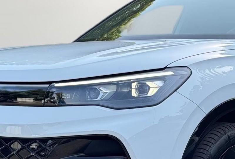 Volkswagen Tiguan Tiguan 2.0 TDI 150 CV DSG R-Line Gancio 19" Camera 360°