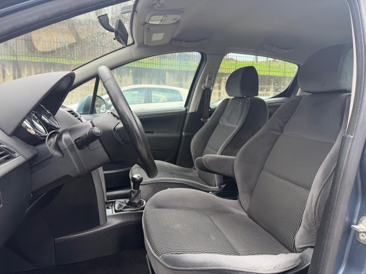 Peugeot 207 1.4 8V 75CV 5p. ONE Line