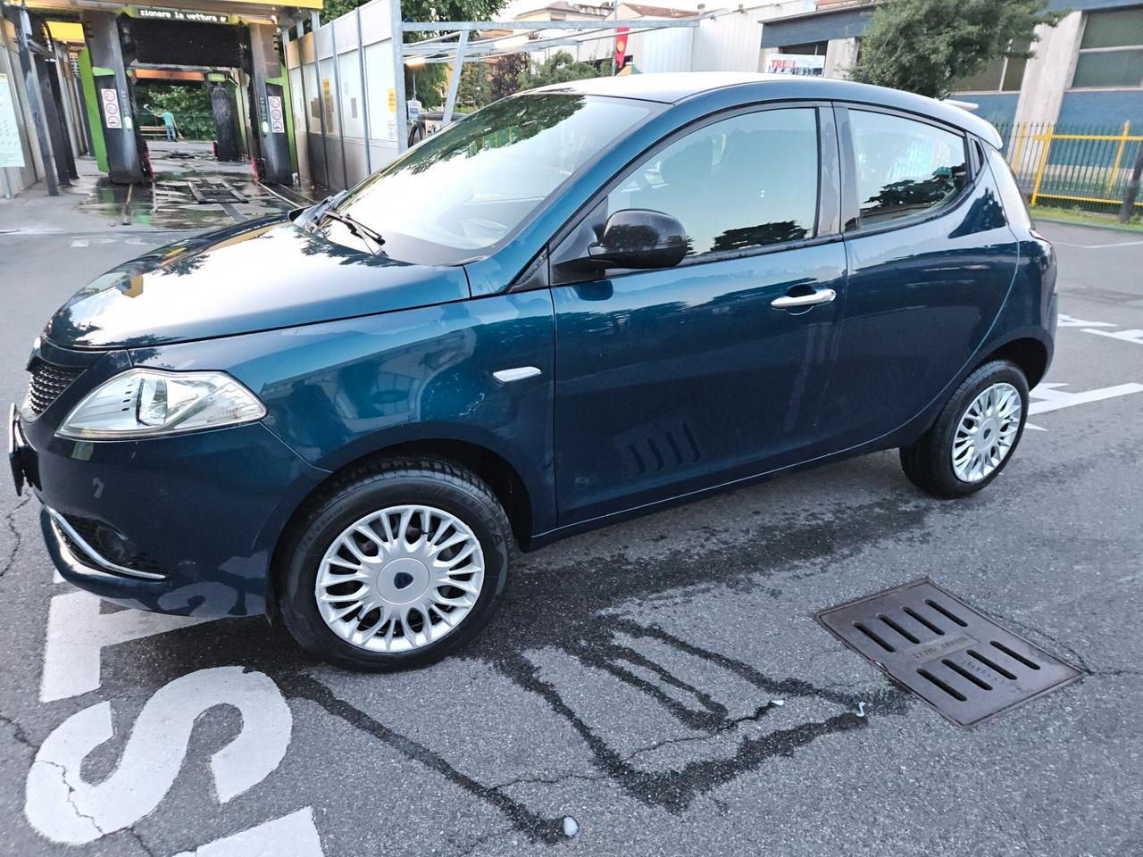 Lancia Ypsilon 0.9 TwinAir 85 CV 5 porte Metano Ecochic Platinum