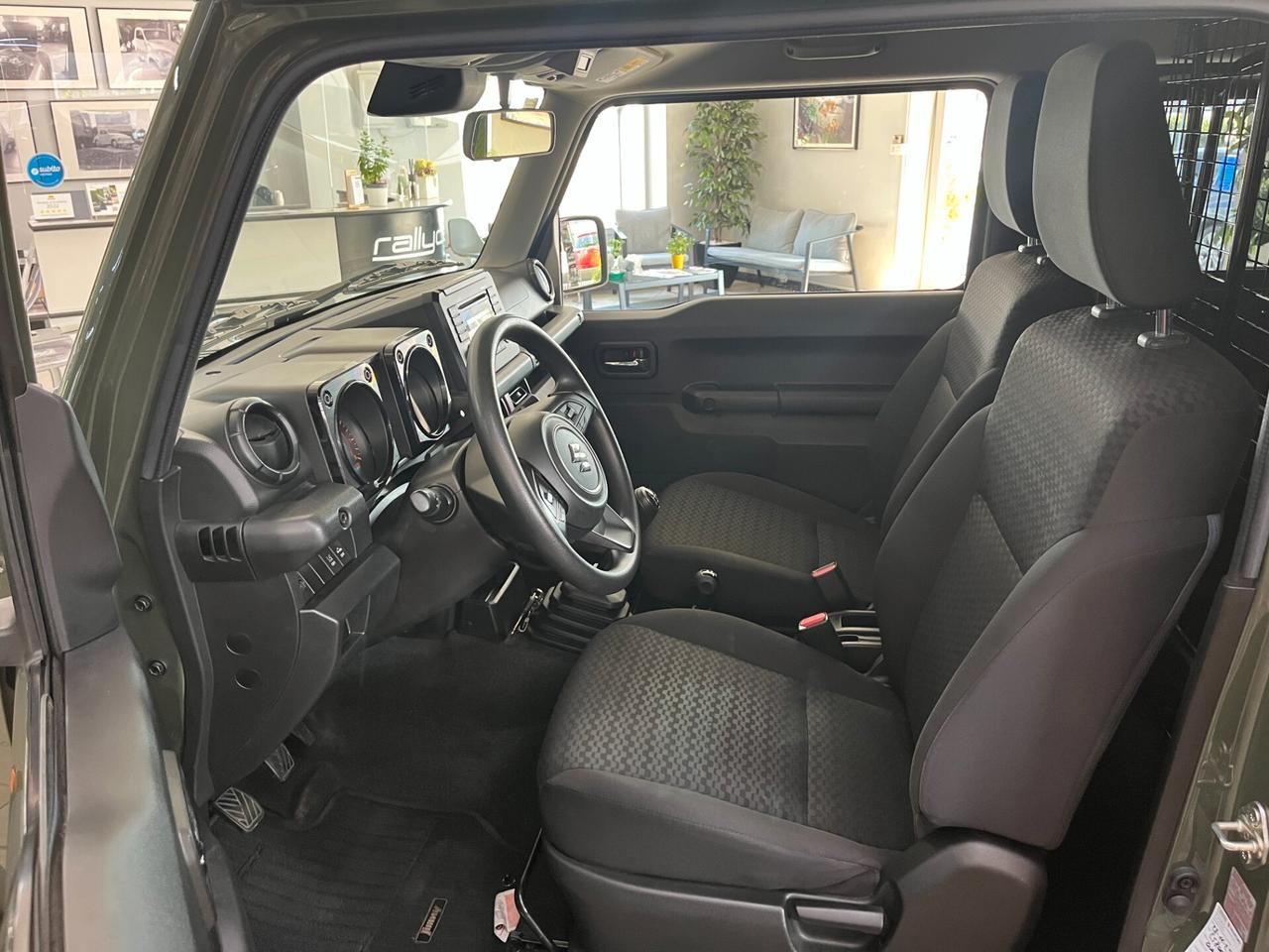Suzuki Jimny 1.5 5MT PRO - 29.800 km
