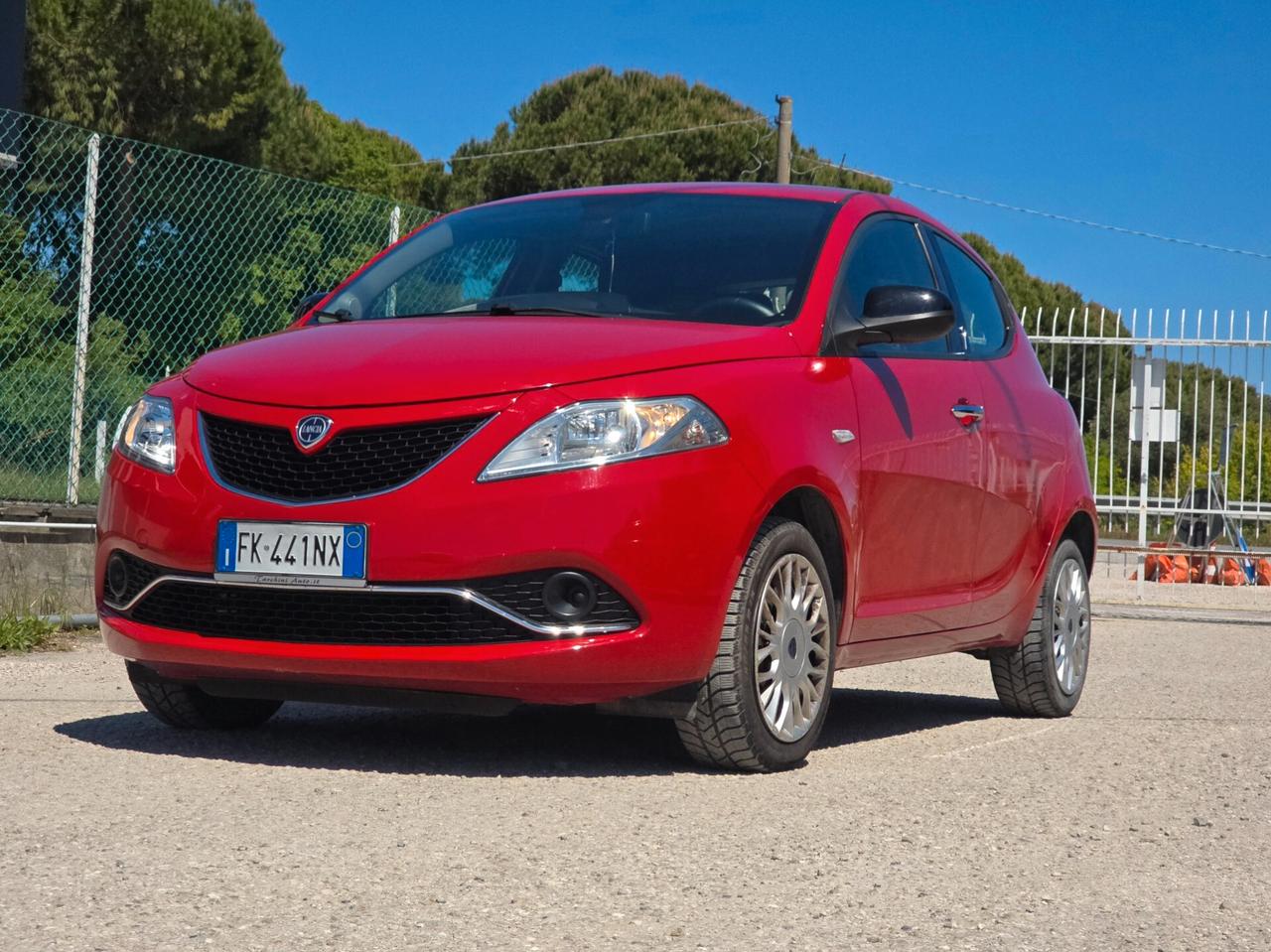 Lancia Ypsilon 1.2 69 CV 5 porte Unyca