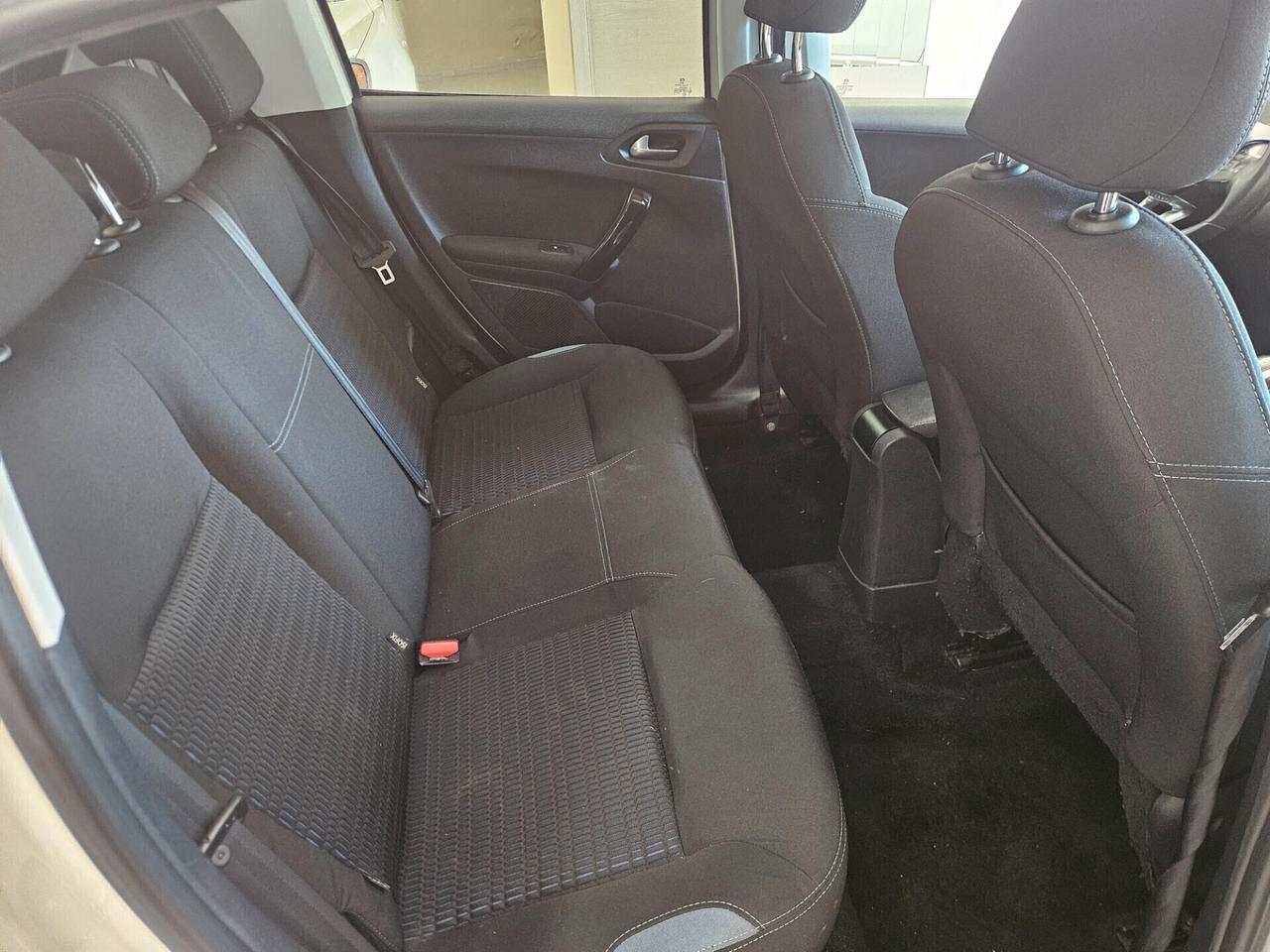 Peugeot 208 1.4 HDi 68 CV 5 porte Allure