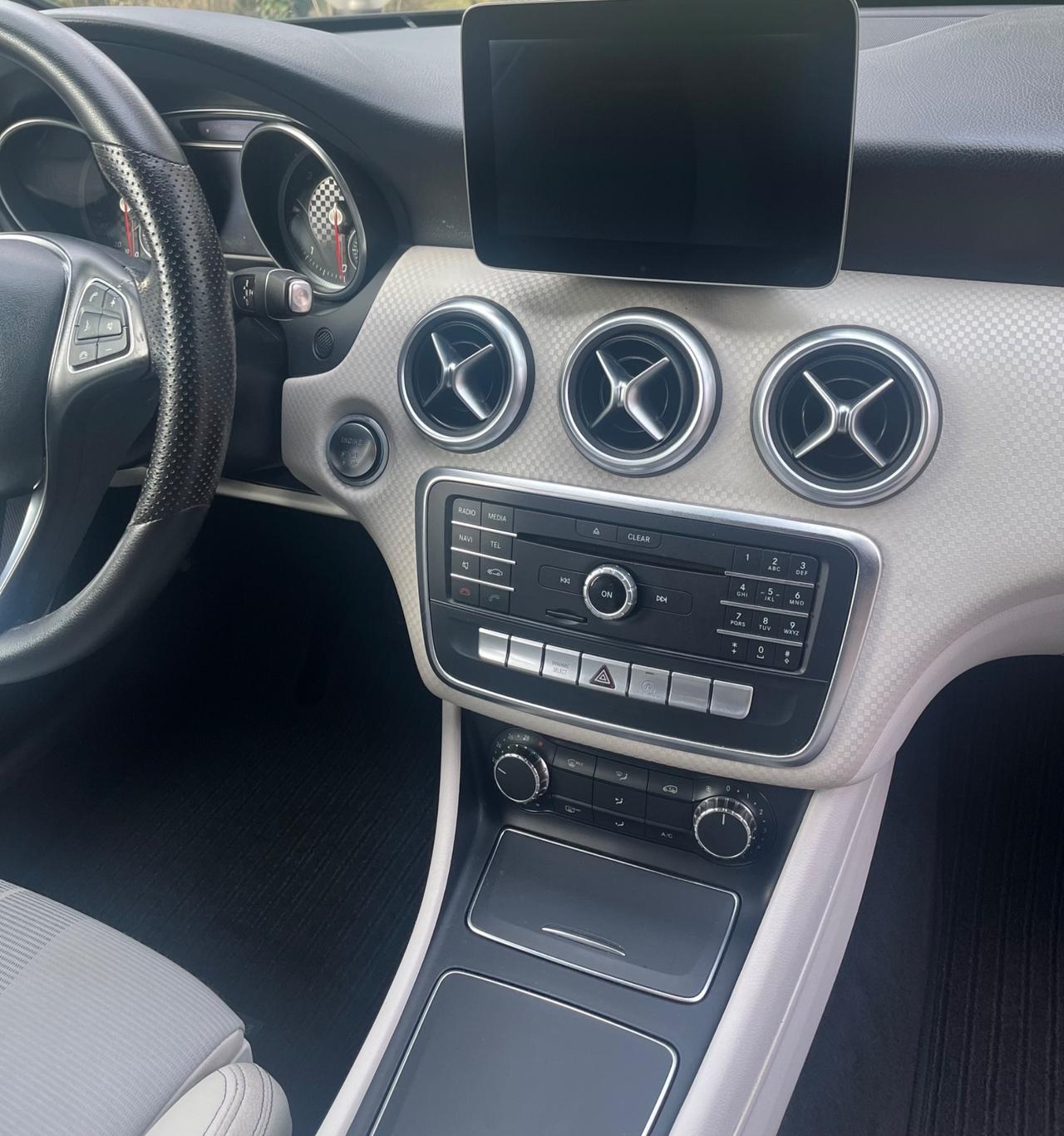 MERCEDES A 180 PREMIUM RESTYLING AUTOMATIC