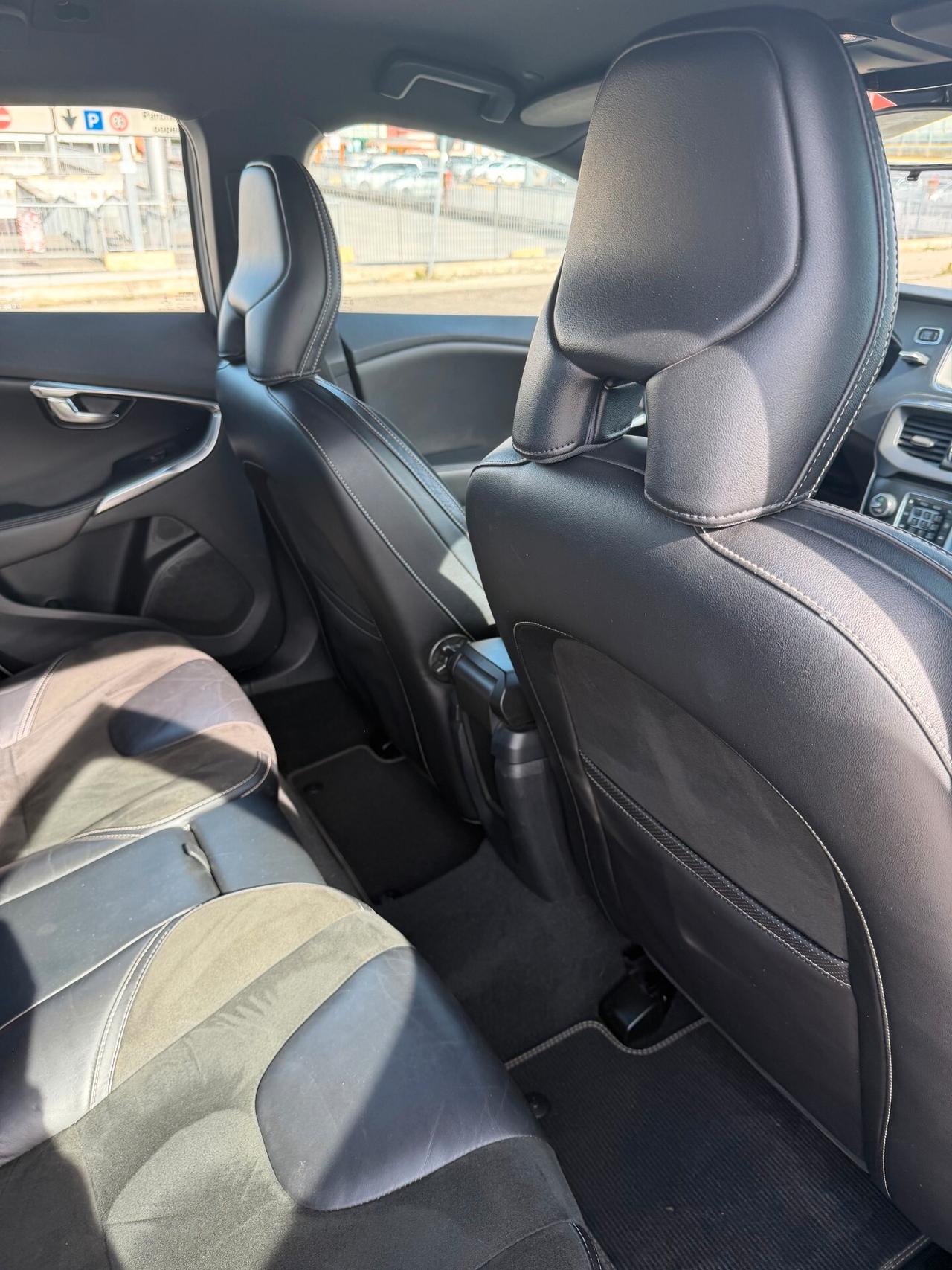 Volvo V40 D2 1.6 R-design Kinetic