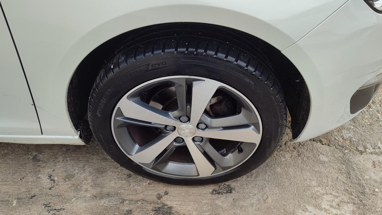 Peugeot 308 BERLINA TETTO PANORAMICO 1.6 HDI
