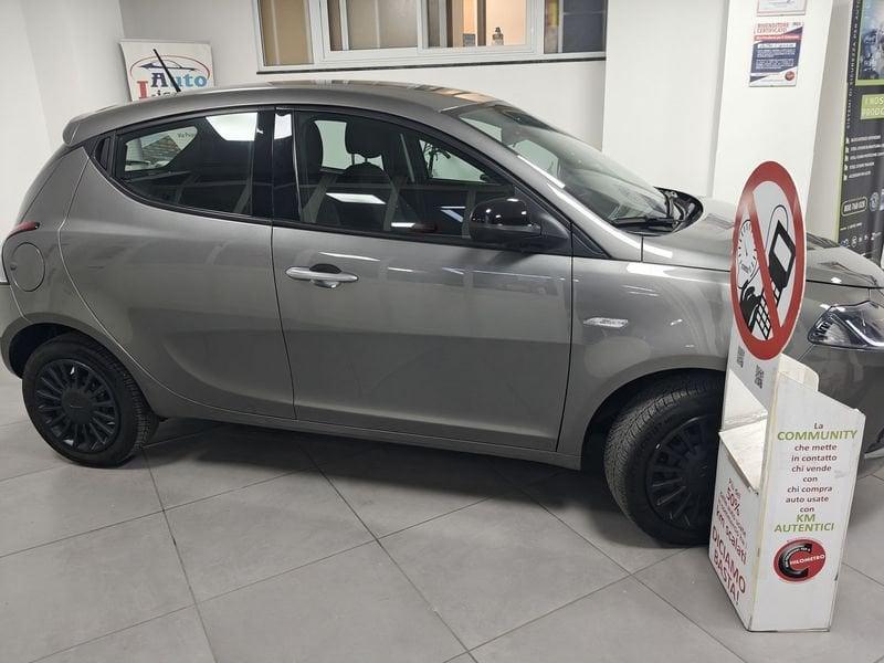 Lancia Ypsilon 1.0 FireFly 70cv Hybrid Silver