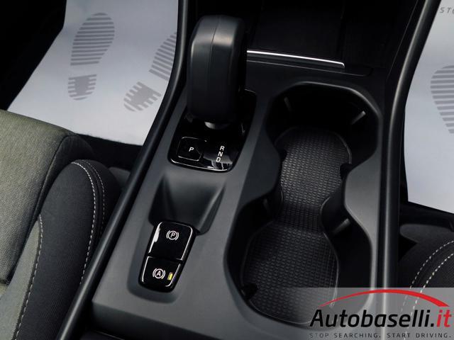 VOLVO XC40 B3 2.000 MHEV 163CV CORE AUTOMATICA NAVIGATORE