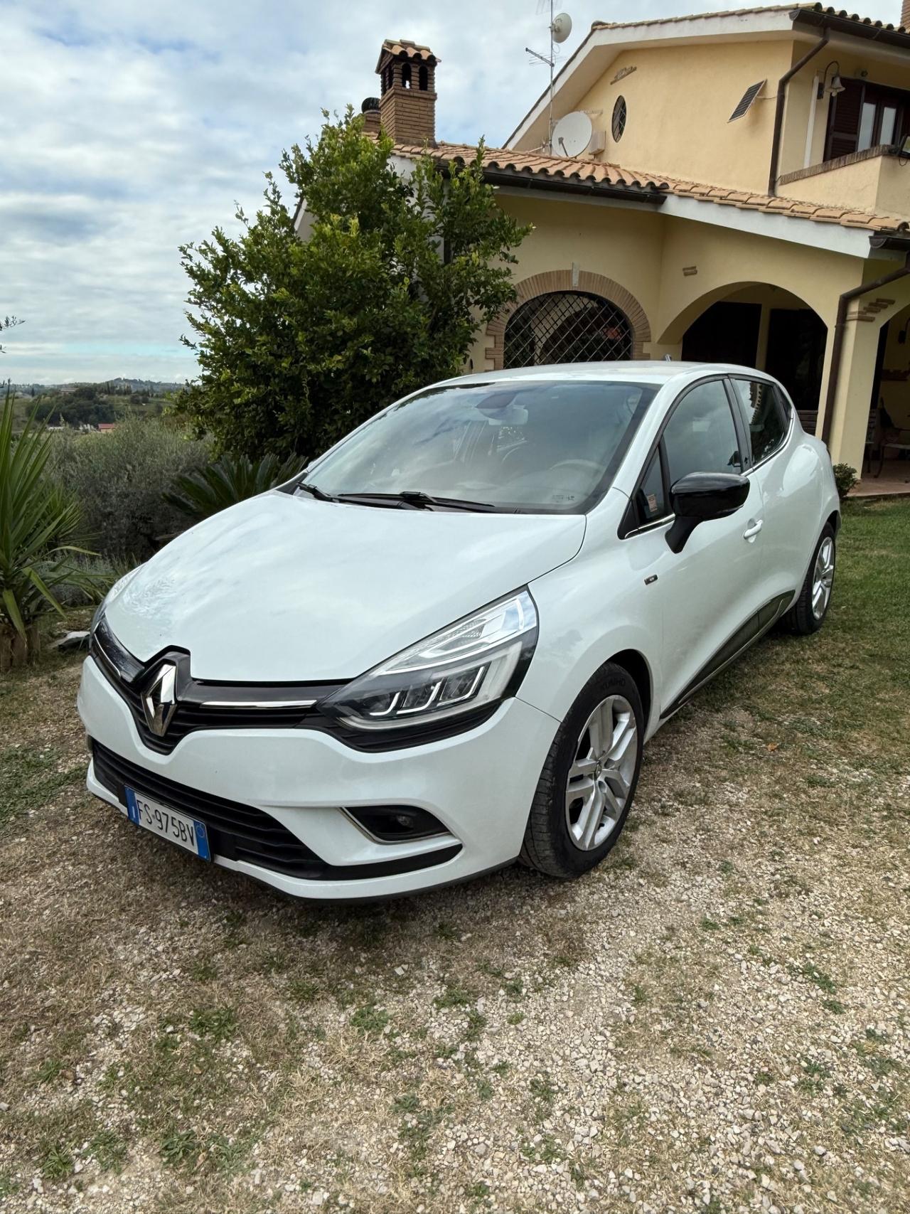Renault Clio dCi 8V 90 CV EDC 5 porte Moschino Life