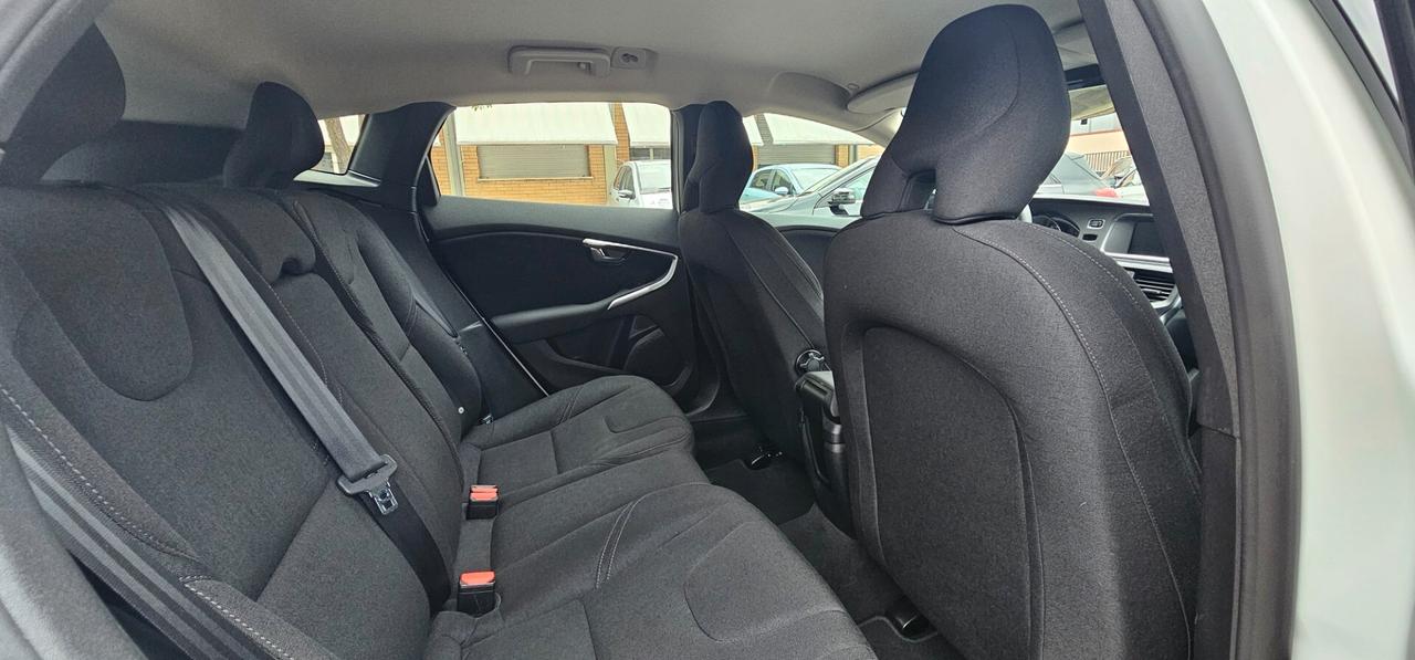 Volvo V40 Cross Country Solo 30.000 km