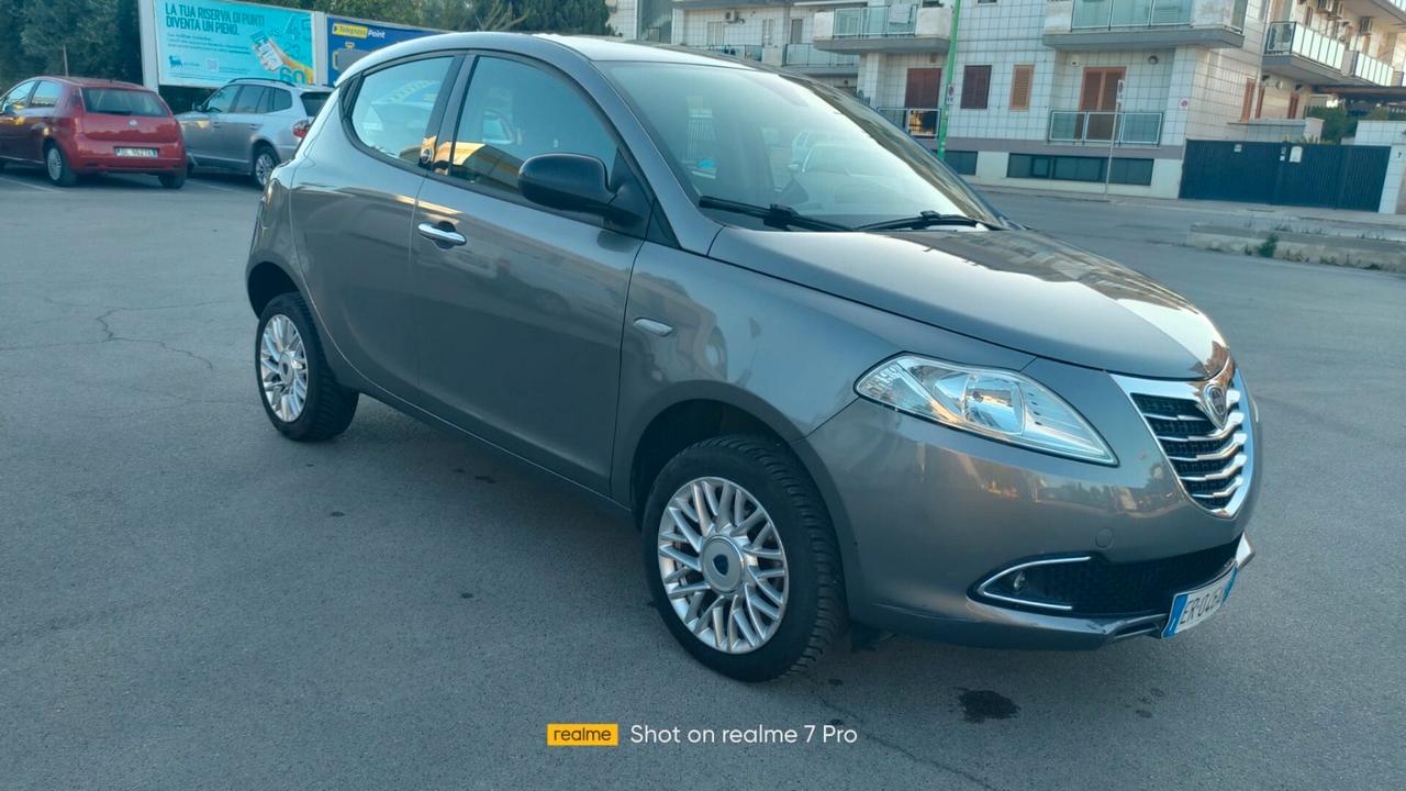 Ypsilon 0.9 t.air Gold ecochic metano 80cv