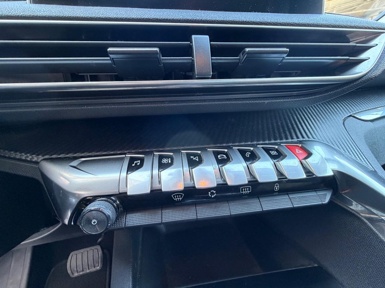 Peugeot 5008 BlueHDi 130 EAT8 Business 7 posti