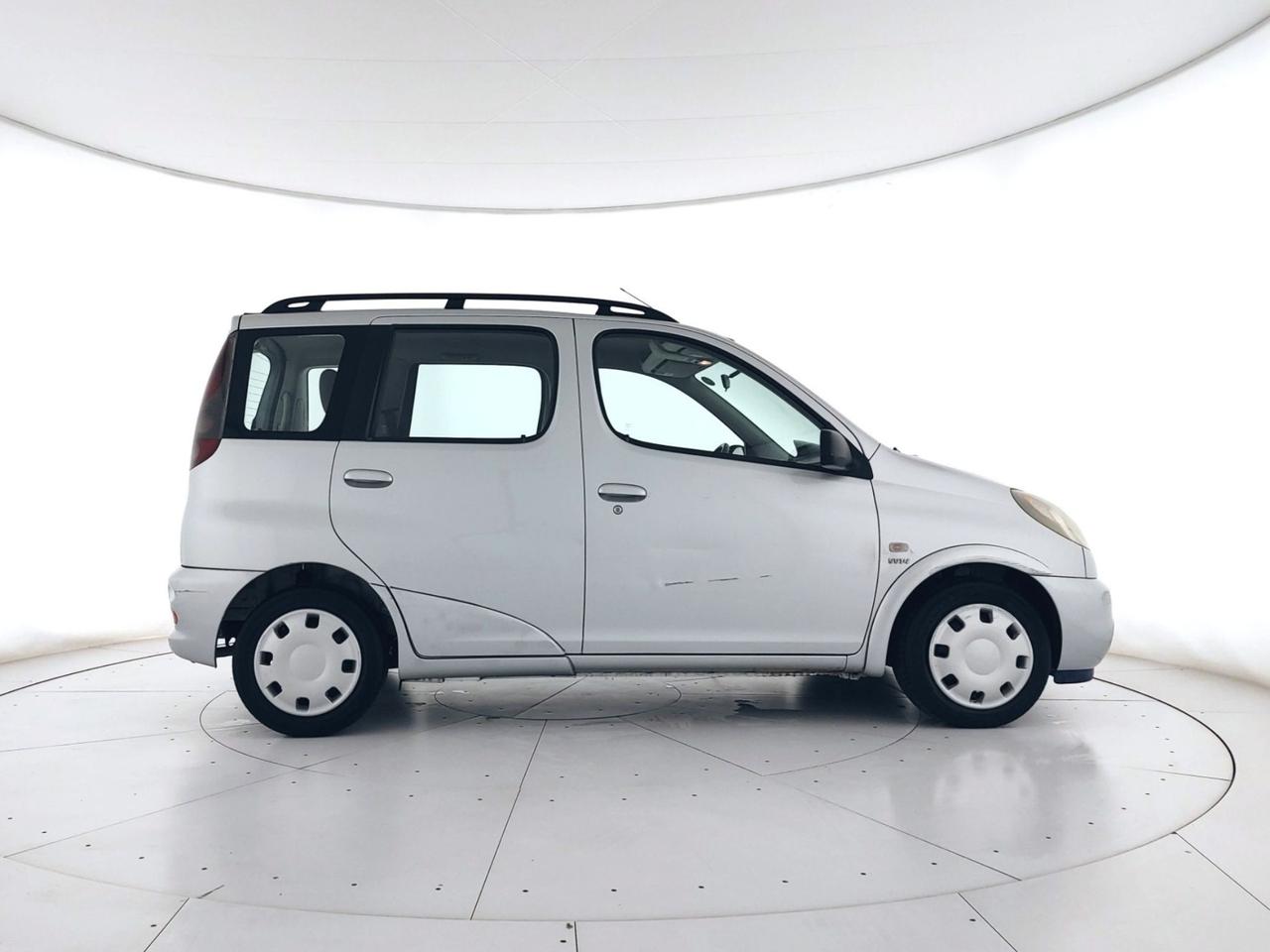 TOYOTA Yaris Verso 1.3 Luna X COMMERCIANTI