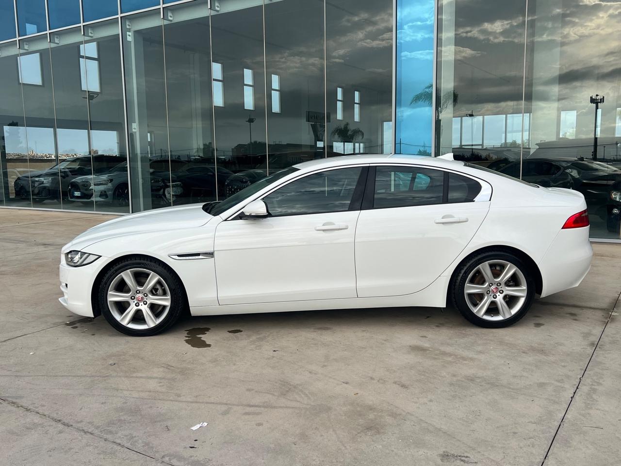 Jaguar XE 2.0d Pure 180cv auto