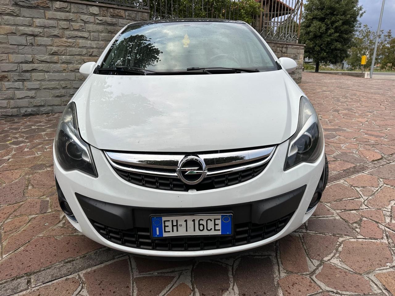 Opel Corsa 1.2 5 porte Cosmo NEOPATENTATI