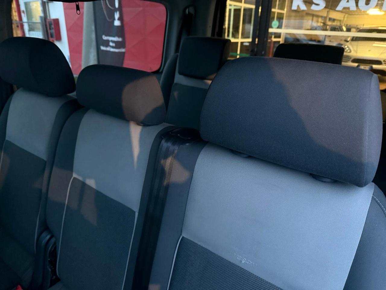 Volkswagen Caddy 1.6 TDI 102 CV. Trendline Maxi 7 POSTI