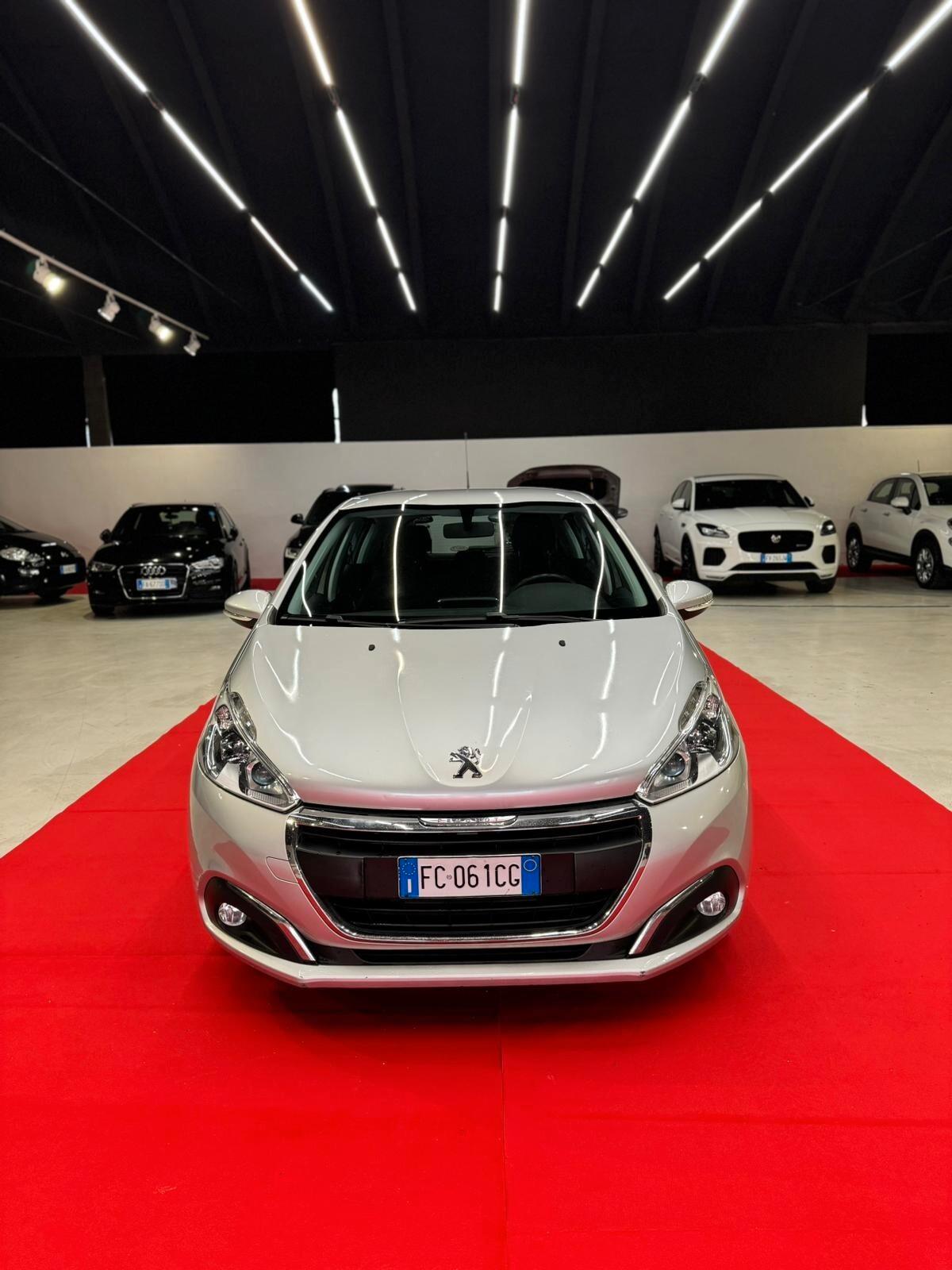 PEUGEOT 208 NEOPATENTATI
