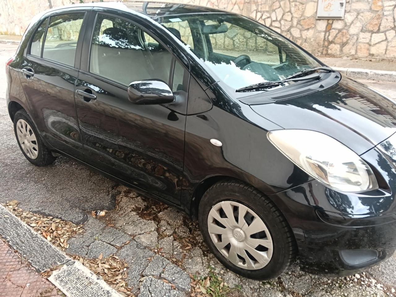 Toyota Yaris 1.0 5 porte Sol Uniprop. km origin. vetrina