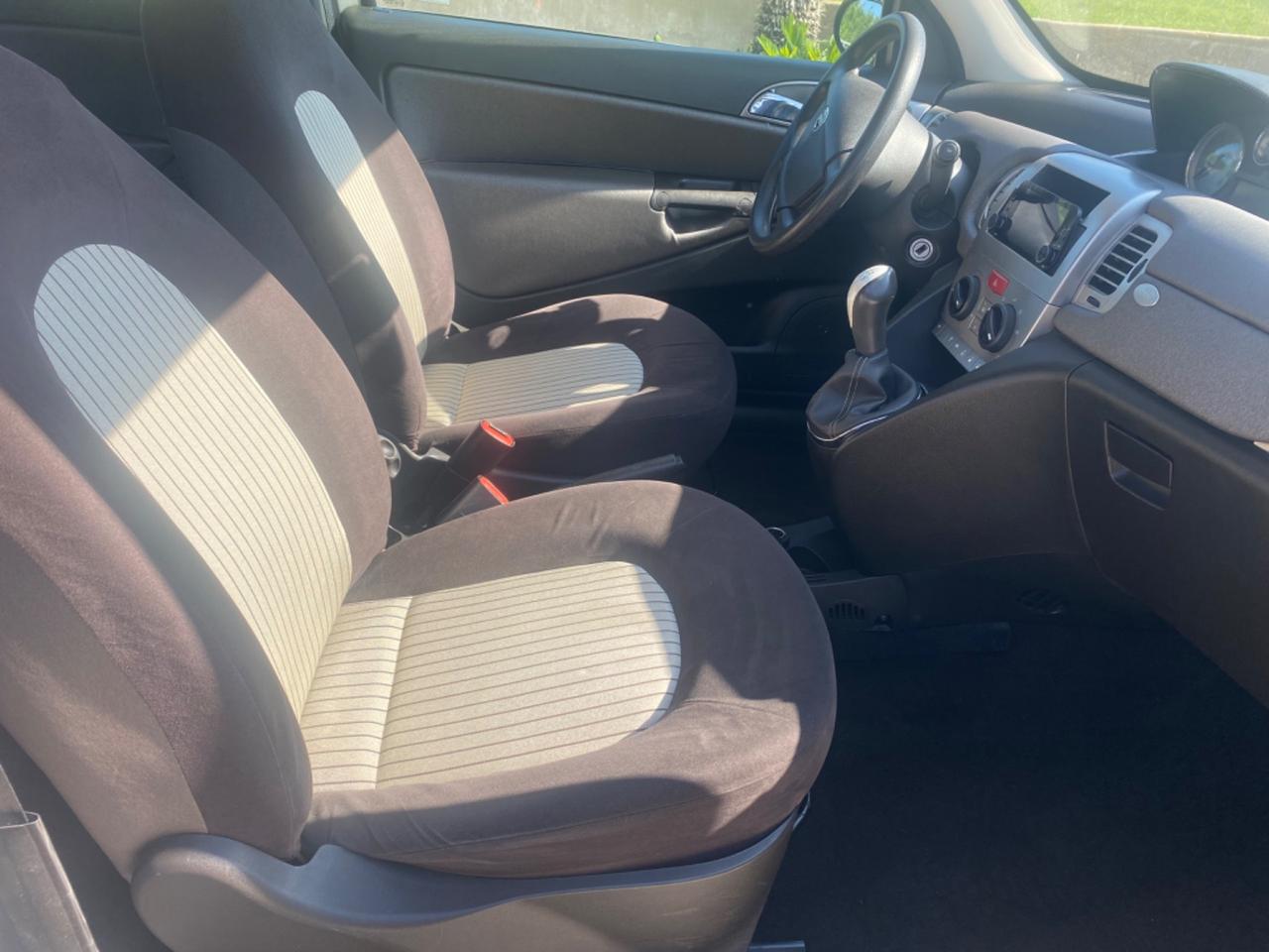 Lancia Ypsilon 1.3 MJT 75 CV Platino