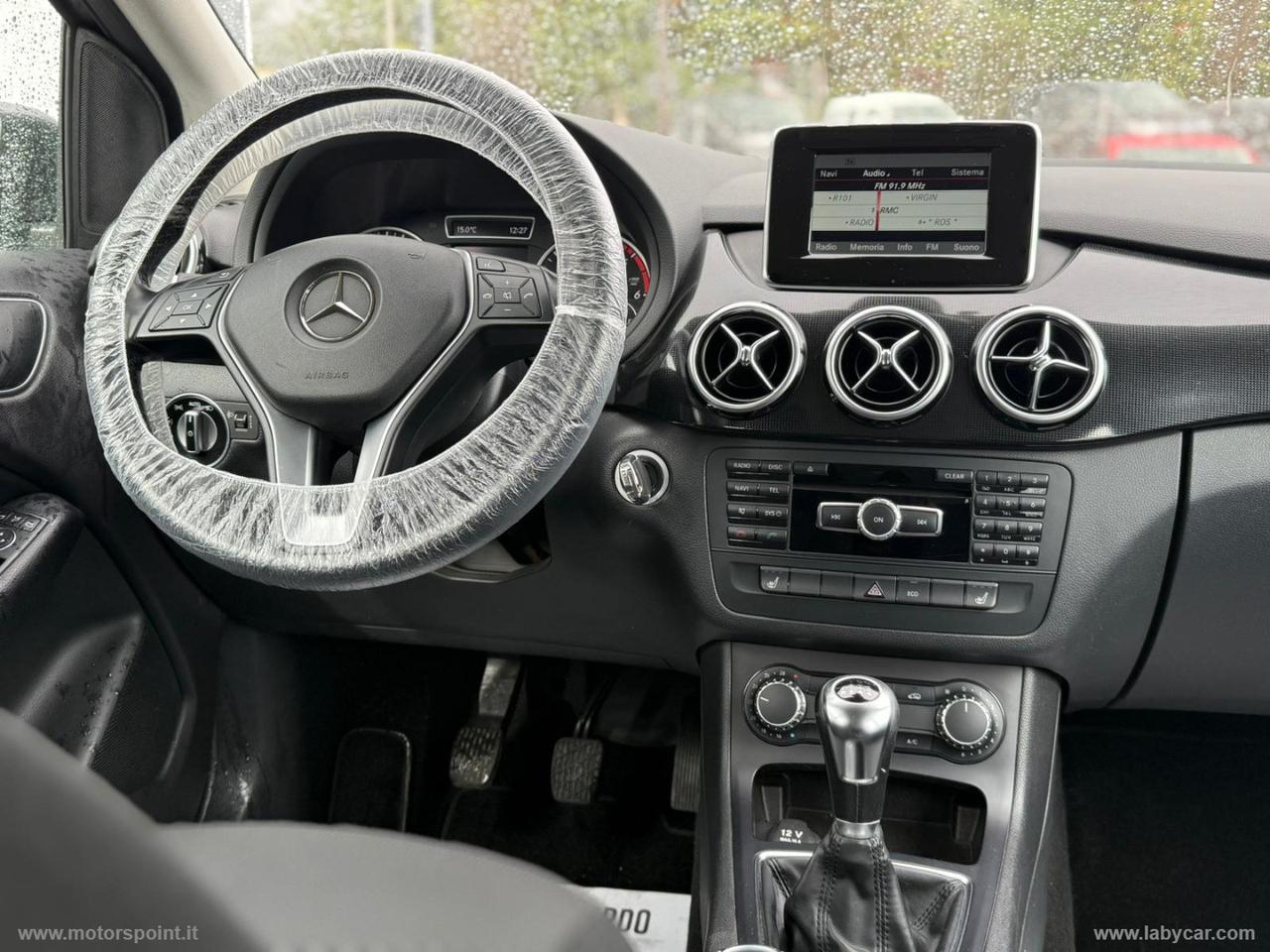 MERCEDES-BENZ B 180 d Premium