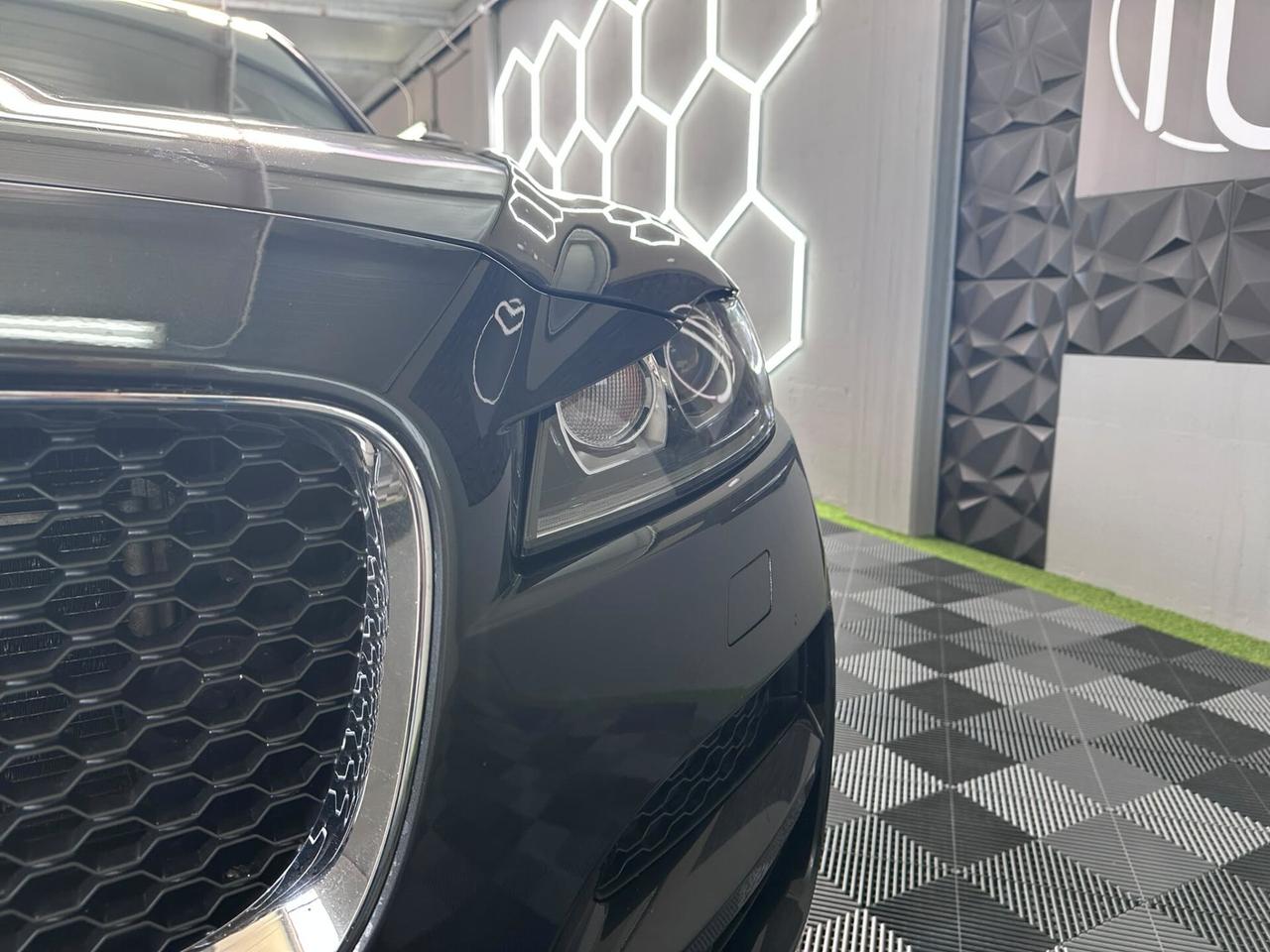 Jaguar F-Pace 2.0 D 180 CV AWD aut. Chequered Flag