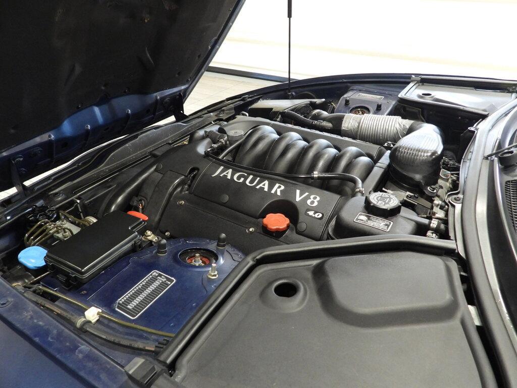 Jaguar XK8 Coupe 4.0