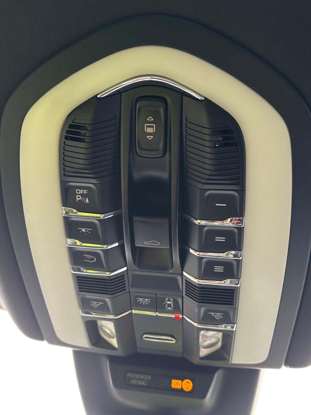 Porsche Macan 2.0 Tetto apribile e scarico preparato