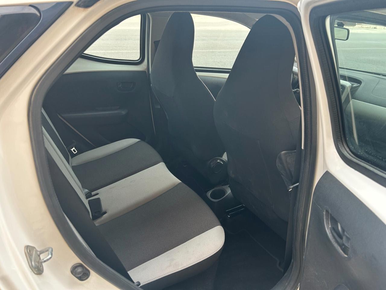 Toyota Aygo 1.0 VVT-i 69 CV 5 porte x-play