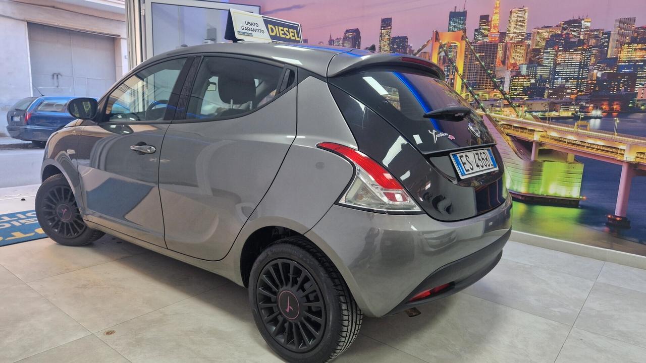 Lancia Ypsilon 1.3 MJT bicolor