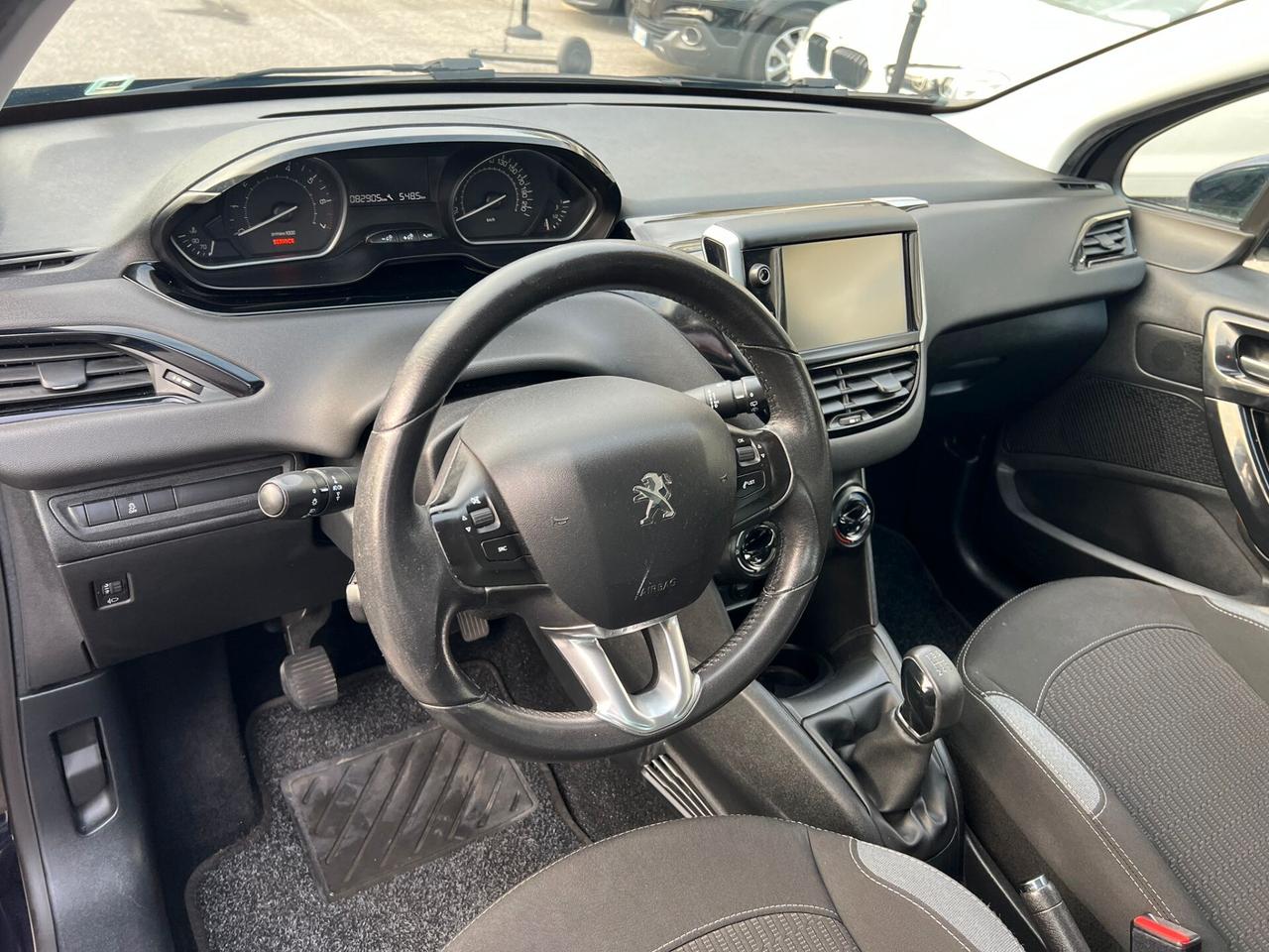 Peugeot 208 2015 5p 1.2 puretech Allure 82cv*82000km*OK NEOPAT