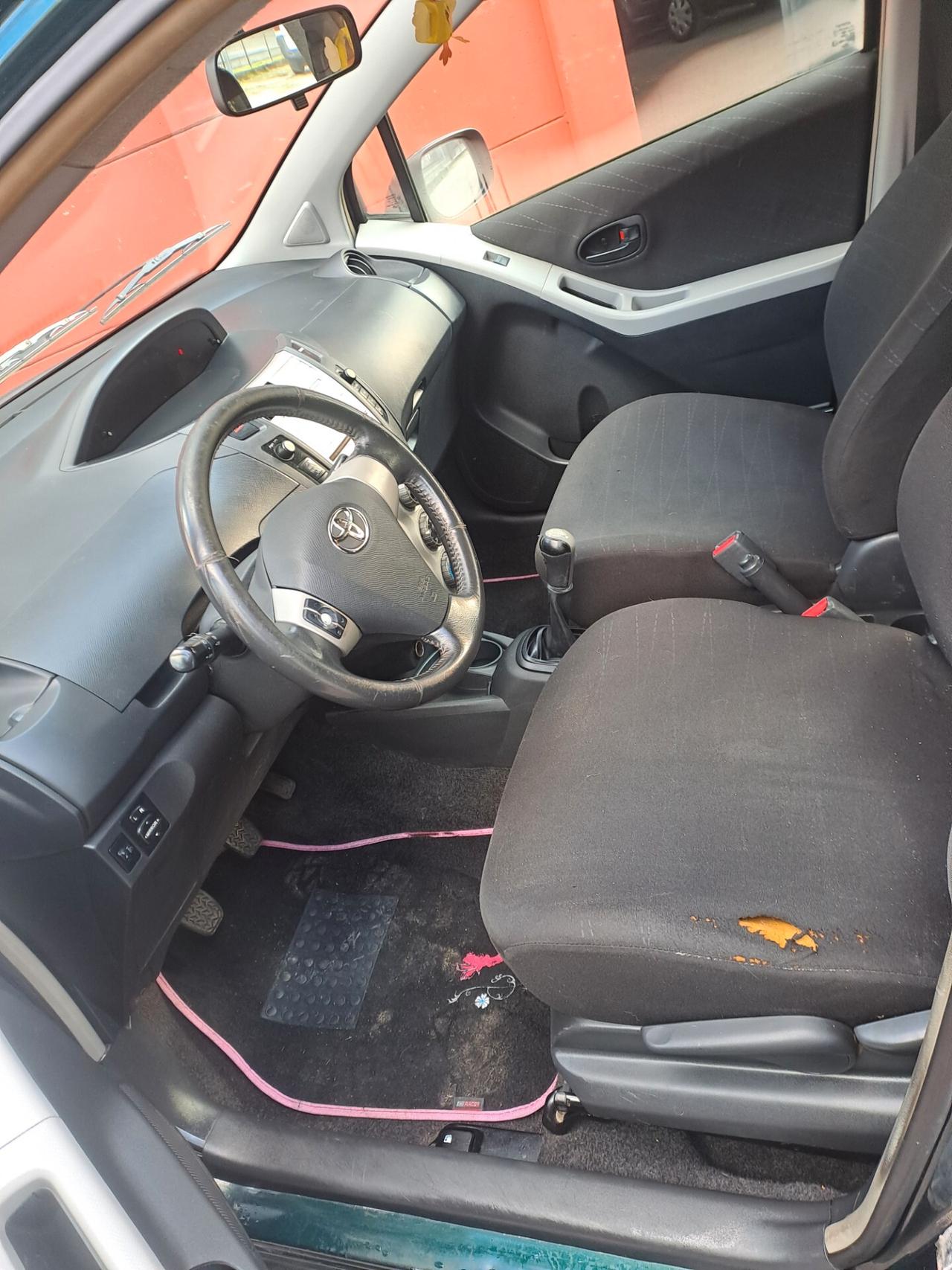 Toyota Yaris 1.0 5 porte per neopatentati