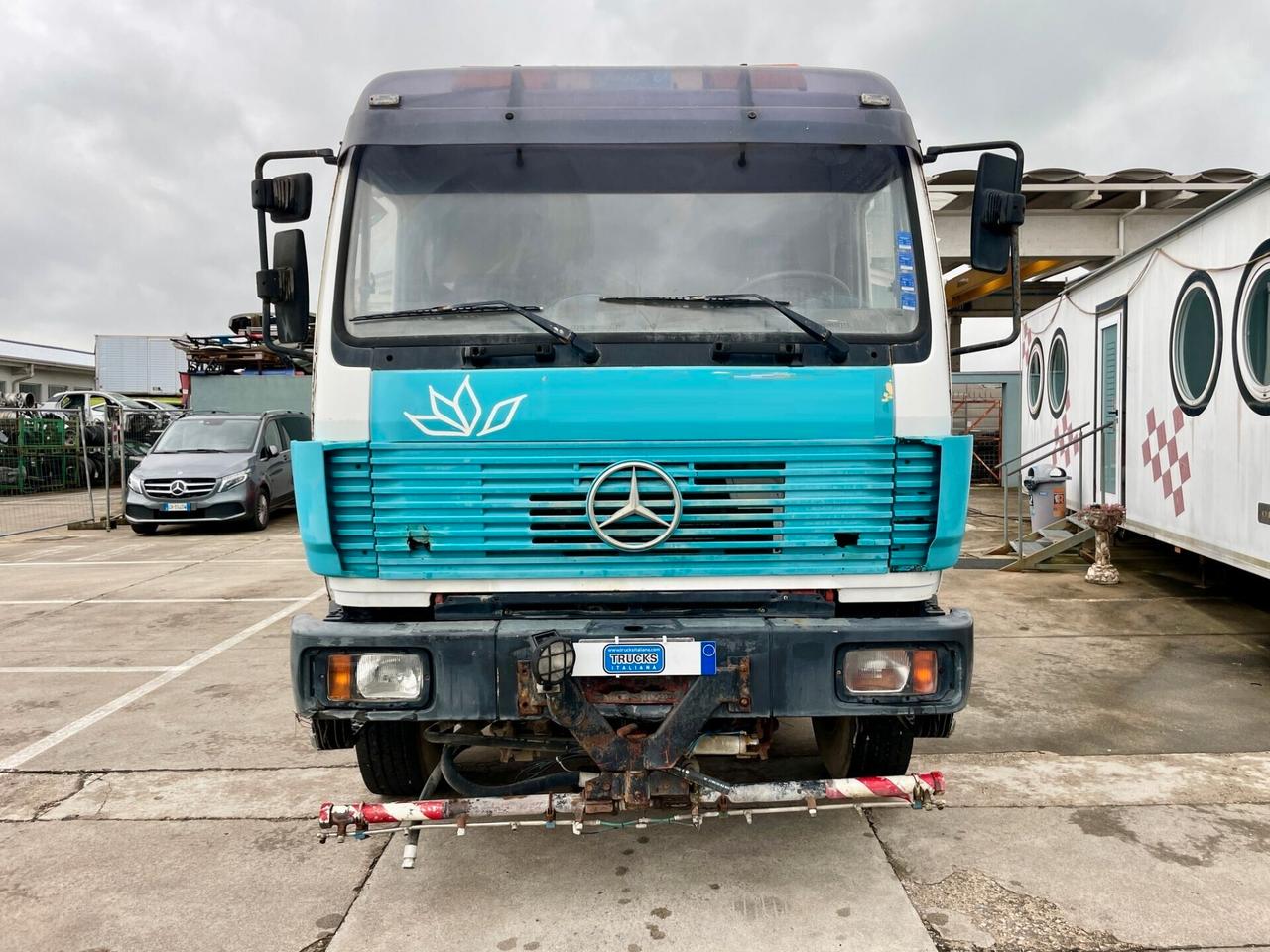 MERCEDES-BENZ 25-34 SK 6X2 LAVASTRADE CON CISTERNA IN ACCIAIO