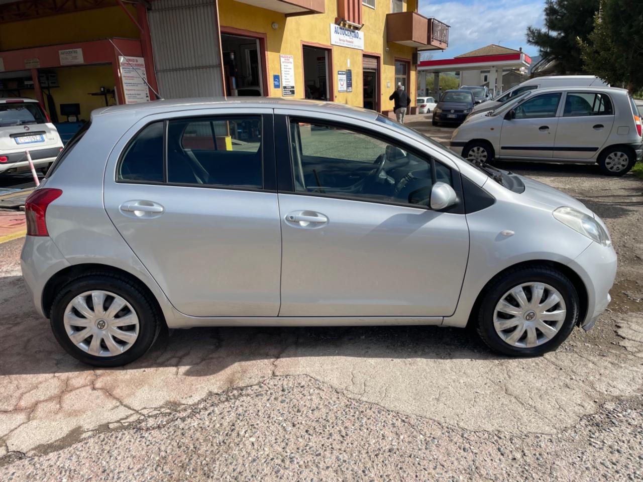 Toyota Yaris 1.3 5 porte Sol CAMBIO AUTOMATICO