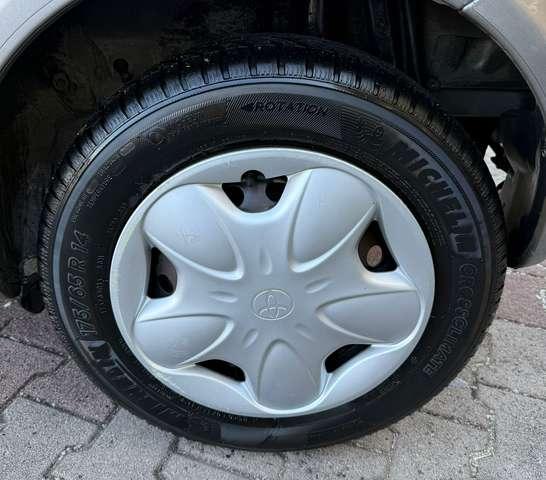 Toyota Yaris 5p 1.0 Expo c/clima