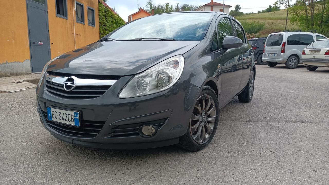 Opel Corsa 1.2 benzina GPL anno 2010 chilometri 170.000