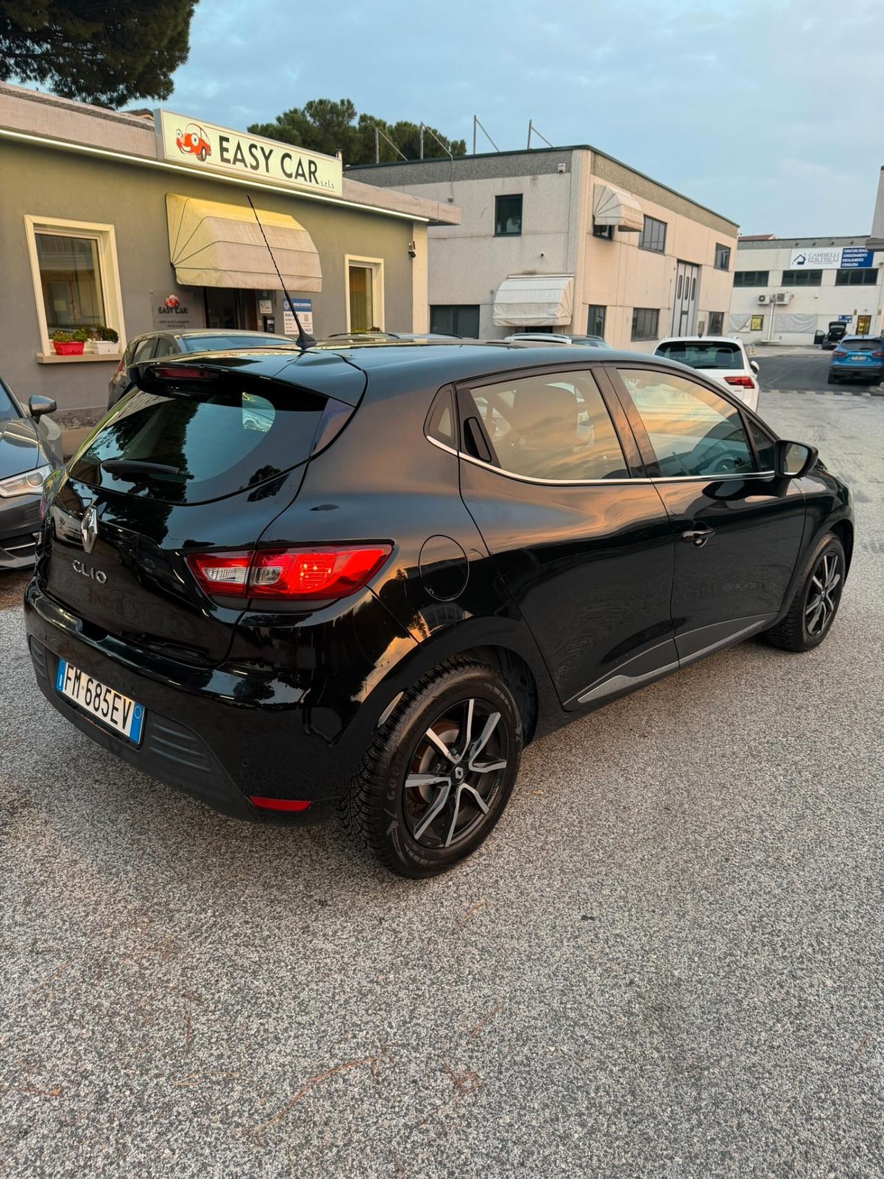 Renault Clio 1.2 75CV 5 porte Zen