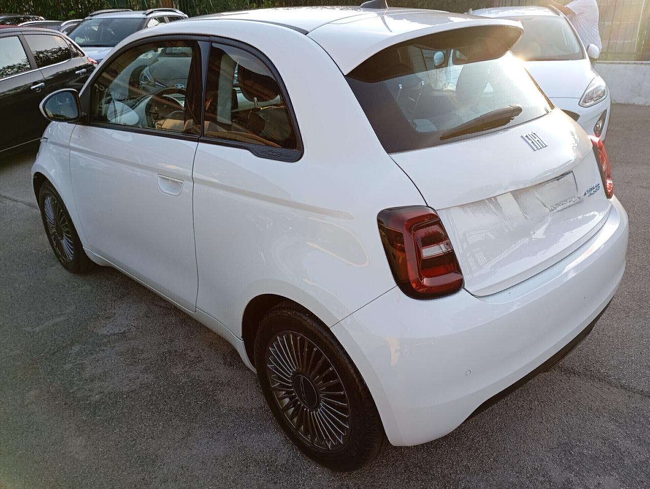 Fiat 500e Berlina 42kWh Icon