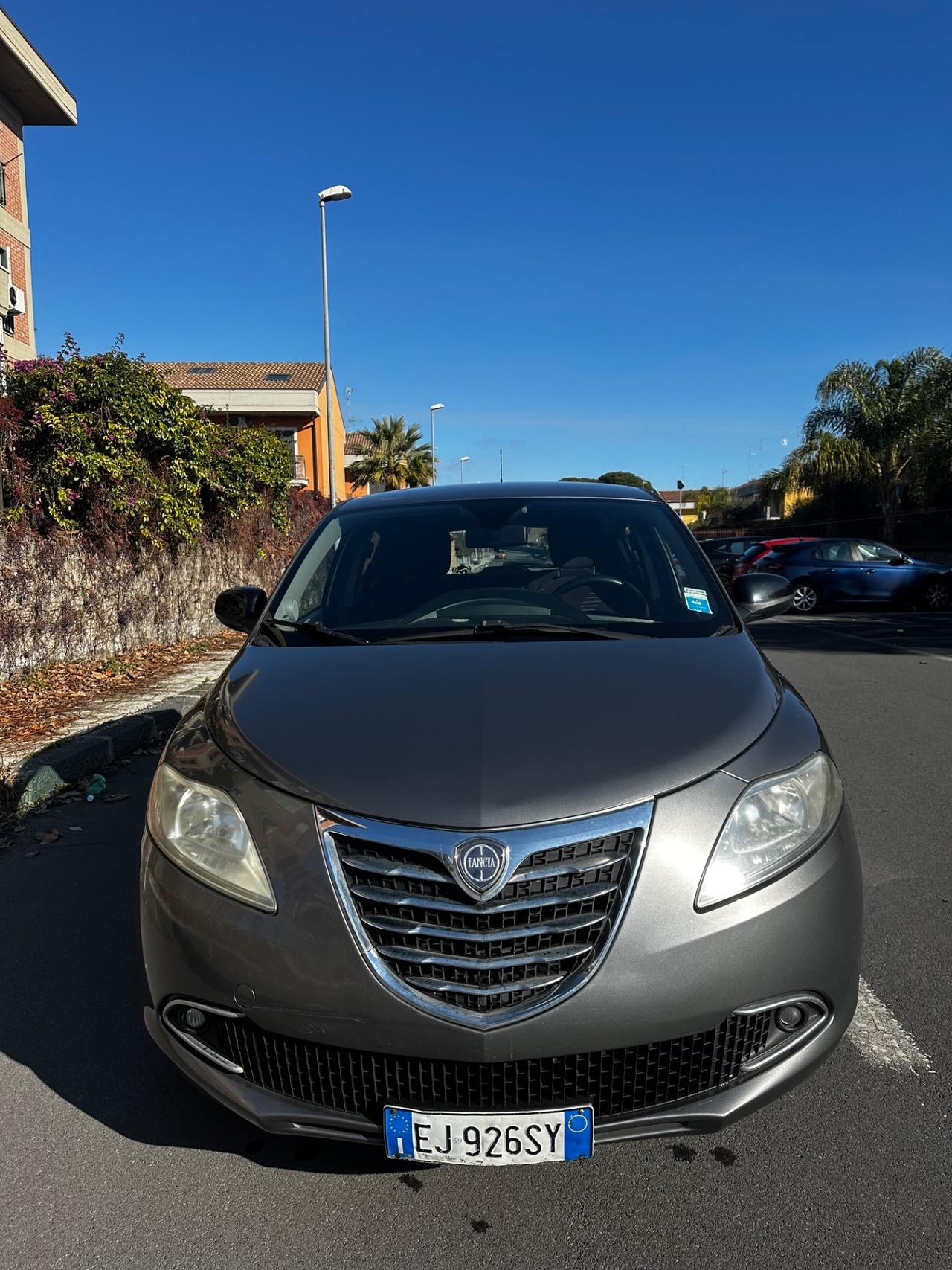 Lancia Ypsilon 1.3 MJT 75 CV Platino