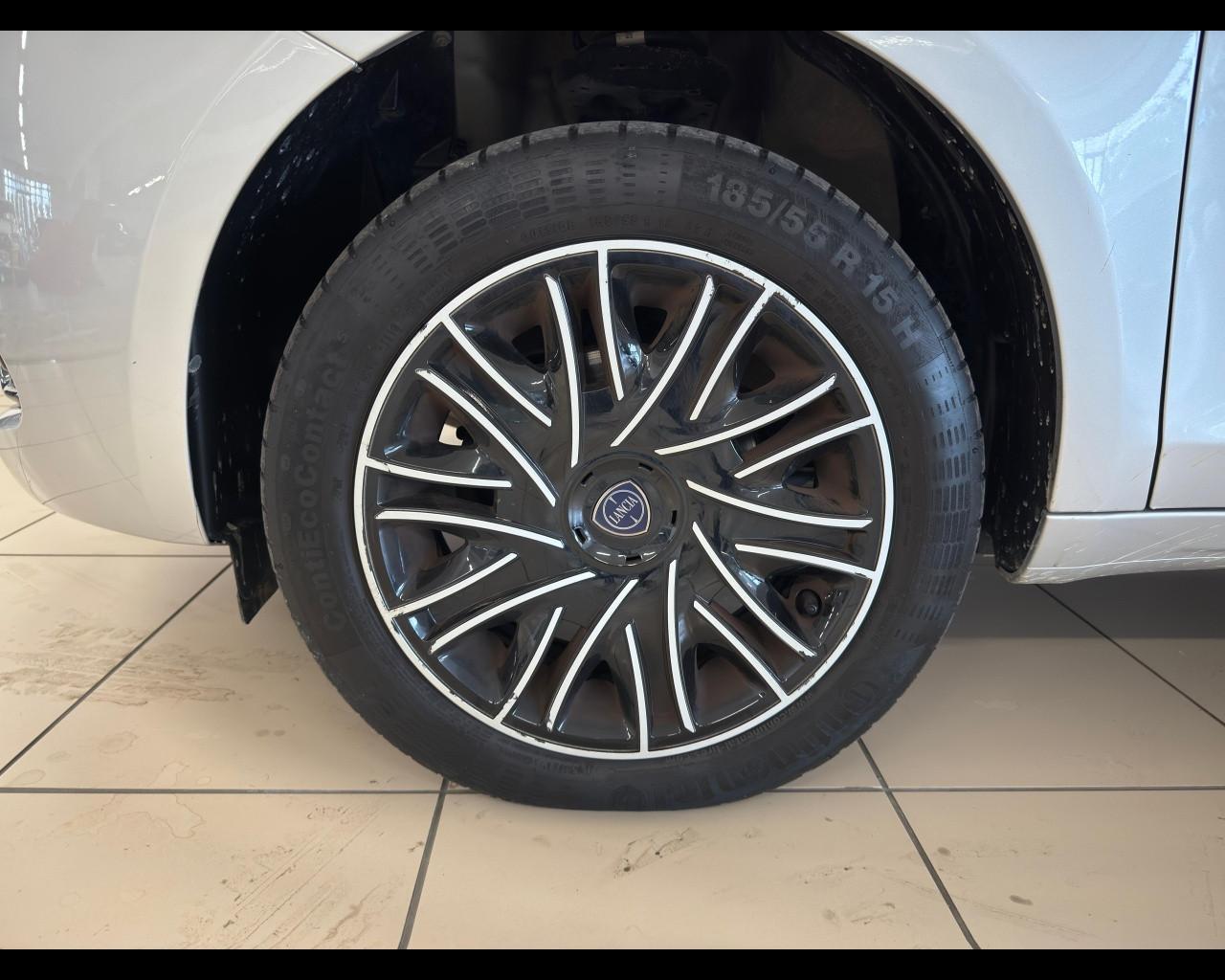 LANCIA Ypsilon 3ª serie - Ypsilon 1.2 69 CV 5 porte S&S Gold