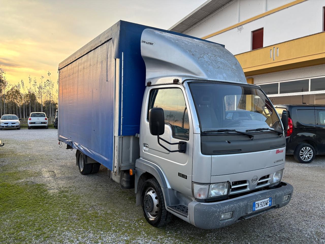 Nissan Cabstar 28.10 3.0 Tdi PC Cabinato L