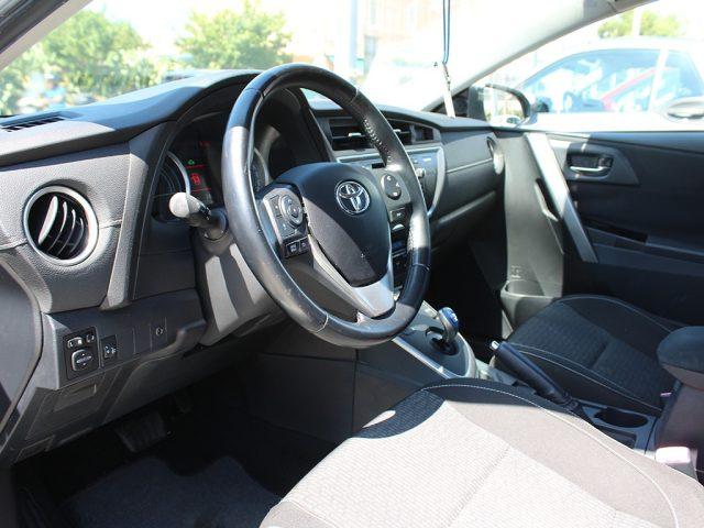 TOYOTA Auris Touring Sports 1.8 Hybrid Lounge
